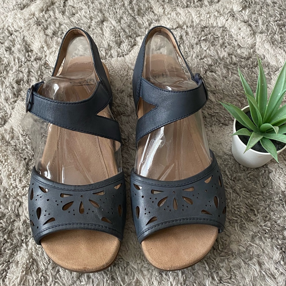 EARTH Sandals